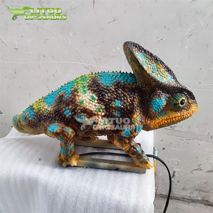 Life Size Animatronic Chameleon Animal Model suppliers